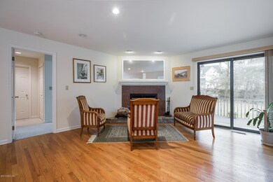 007-Living_Room-5352959-medium