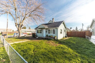 846 Maple St, Central Point, OR 97502 - photo 2