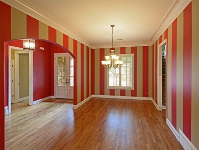 Yep, new pics are coming-- Dining Room now neutral