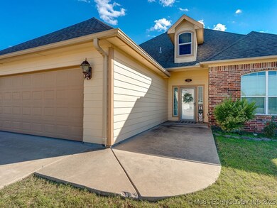 2819 Abbey Dr, Ada, OK 74820 - photo 4