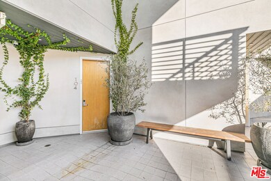 2000 N Beachwood Dr unit 4, Los Angeles, CA 90068 - photo 2