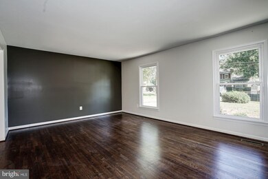 4508 Libbey Dr, Fairfax, VA 22032 - photo 7