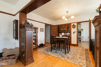 901 N 6th St-Dining Room