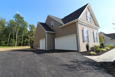 1123 Woodberry Dr, Mountain Top, PA 18707 - photo 4