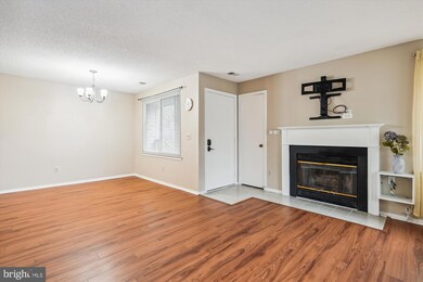 1502 Summerchase Ct, Reston, VA 20194 - photo 2