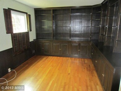 8902 Liberty Ln, Potomac, MD 20854 - photo 4