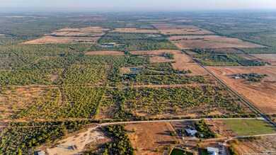 1 Cr 331 E, Jourdanton, TX 78026 - photo 5