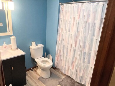 832 E 15th St N, Newton, IA 50208 - photo 3