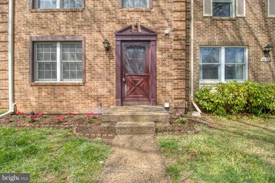 6826 Montivideo Square Ct, Falls Church, VA 22043 - photo 3