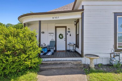 507 W Chambers St, Cleburne, TX 76033 - photo 2