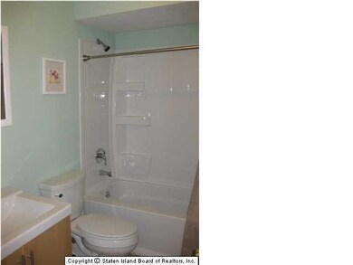 201 Lamped Loop unit A, Staten Island, NY 10314 - photo 5