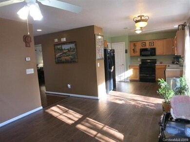 Great room showing breakfast area and kitchen with