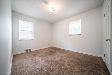 21250 Crystal Ave, Euclid, OH 44123 - photo 5