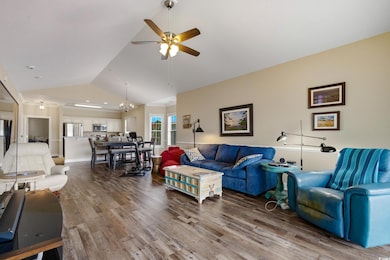 4847 Luster Leaf Cir unit 401 Magnolia Pointe, Myrtle Beach, SC 29577 - photo 5