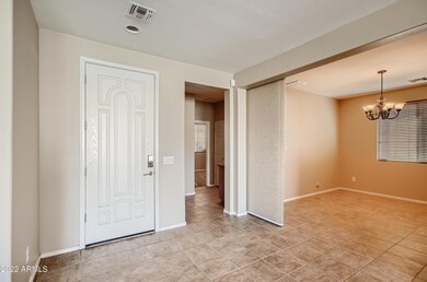 7-491853851-07 Foyer