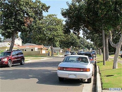 Nice neighborhood, showing walk to the park.
