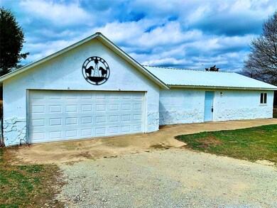 172 Finley Ct, Springtown, TX 76082 - photo 2