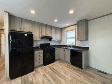 43301 W Morgan Ct unit 201, Harrison Township, MI 48045 - photo 3