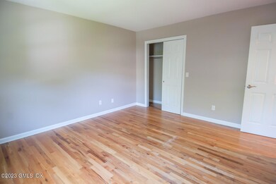 -Bedroom