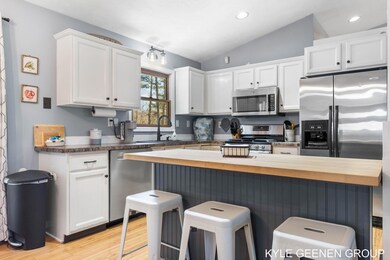 22-web-or-mls-3624 N 168th Ave, Holland-