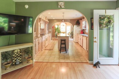 Arched entryway to kitchen