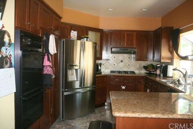Beautiful cabinetry, Granite counters