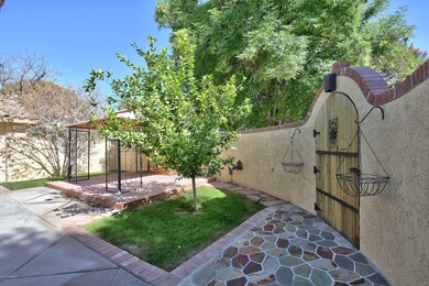 005 Courtyard 2