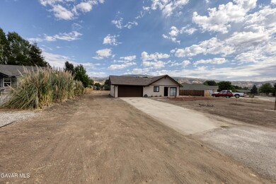 30001 Caddy Ln, Tehachapi, CA 93561 - photo 6