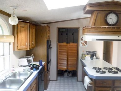 N9065 Evergreen Rd, Tomahawk, WI 54487 - photo 7