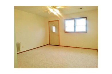 unlisted-address, Newton, IA 50208 - photo 3