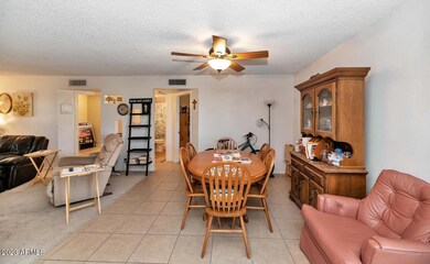 4333 E Desert Cactus St-large-007-008-43