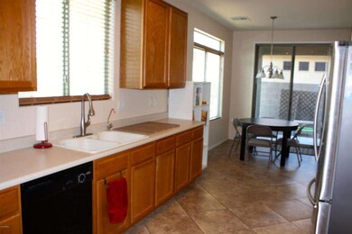 KITCHEN & EATING AREA