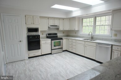 3810 Hollyberry Dr, Huntingtown, MD 20639 - photo 5