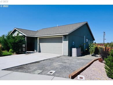 792 SE Dacotah Ct, Madras, OR 97741 - photo 2