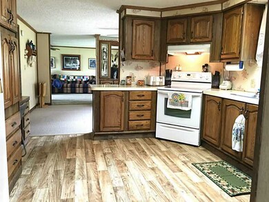 Kitchen. Good flow from Kitchen to Living Room, Op