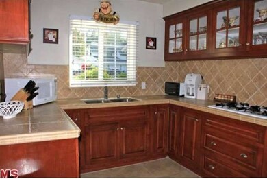 22101 Buena Ventura St, Woodland Hills, CA 91364 - photo 5