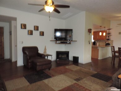 Propane stove, vaulted ceilings, very open floor p
