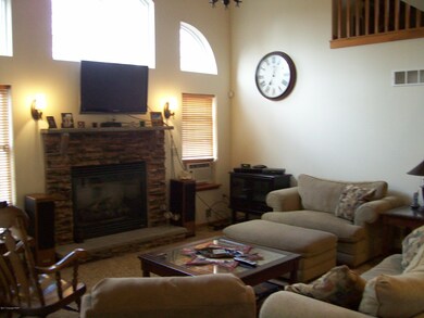 5361 Woodbridge Dr E, Bushkill, PA 18324 - photo 4