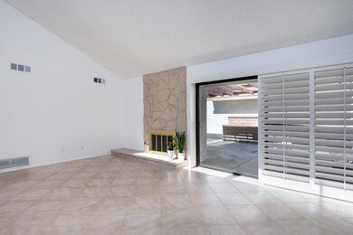 Livingrm FirePlace & Patio citruscourt