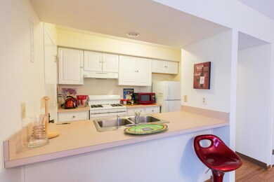 4935 Kristie Falls unit F, Columbus, OH 43221 - photo 6