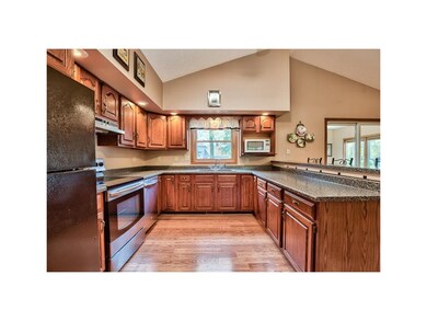 OAK KITCHEN CABINETRY