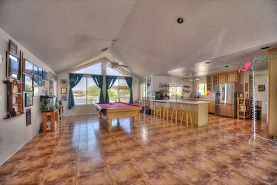 007_Den-Kitchen