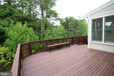 8918 Mountain Ash Dr, Springfield, VA 22153 - photo 3