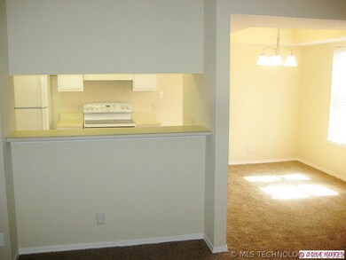 Serving Bar between Living & Kitchen