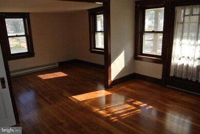 131 E Simpson St unit 1ST FLOOR, Mechanicsburg, PA 17055 - photo 2