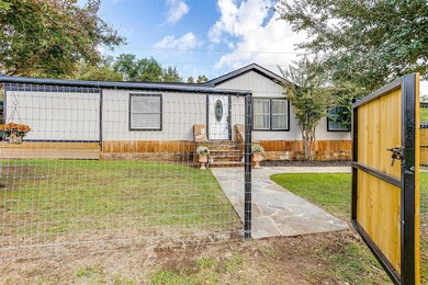 3701 Texas Ave, Granbury, TX 76049 - photo 2