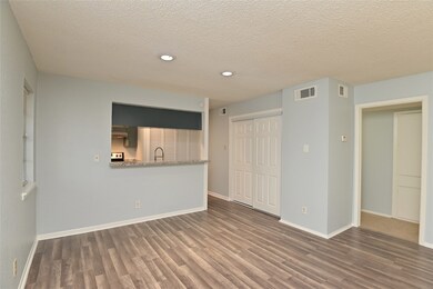 5630 Birchmont Dr unit A, Houston, TX 77091 - photo 4