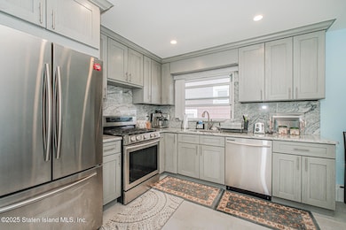 125 Ridgecrest Ave, Staten Island, NY 10312 - photo 5