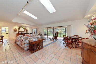 03_6572EPointePine_93_LivingRoomDiningRo