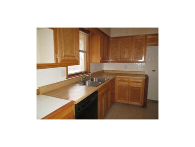 Newly updated kitchen with all new oak cabinetry